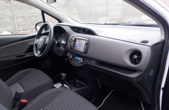 Toyota Yaris cena 34900 przebieg: 30137, rok produkcji 2018 z Ożarów Mazowiecki małe 326